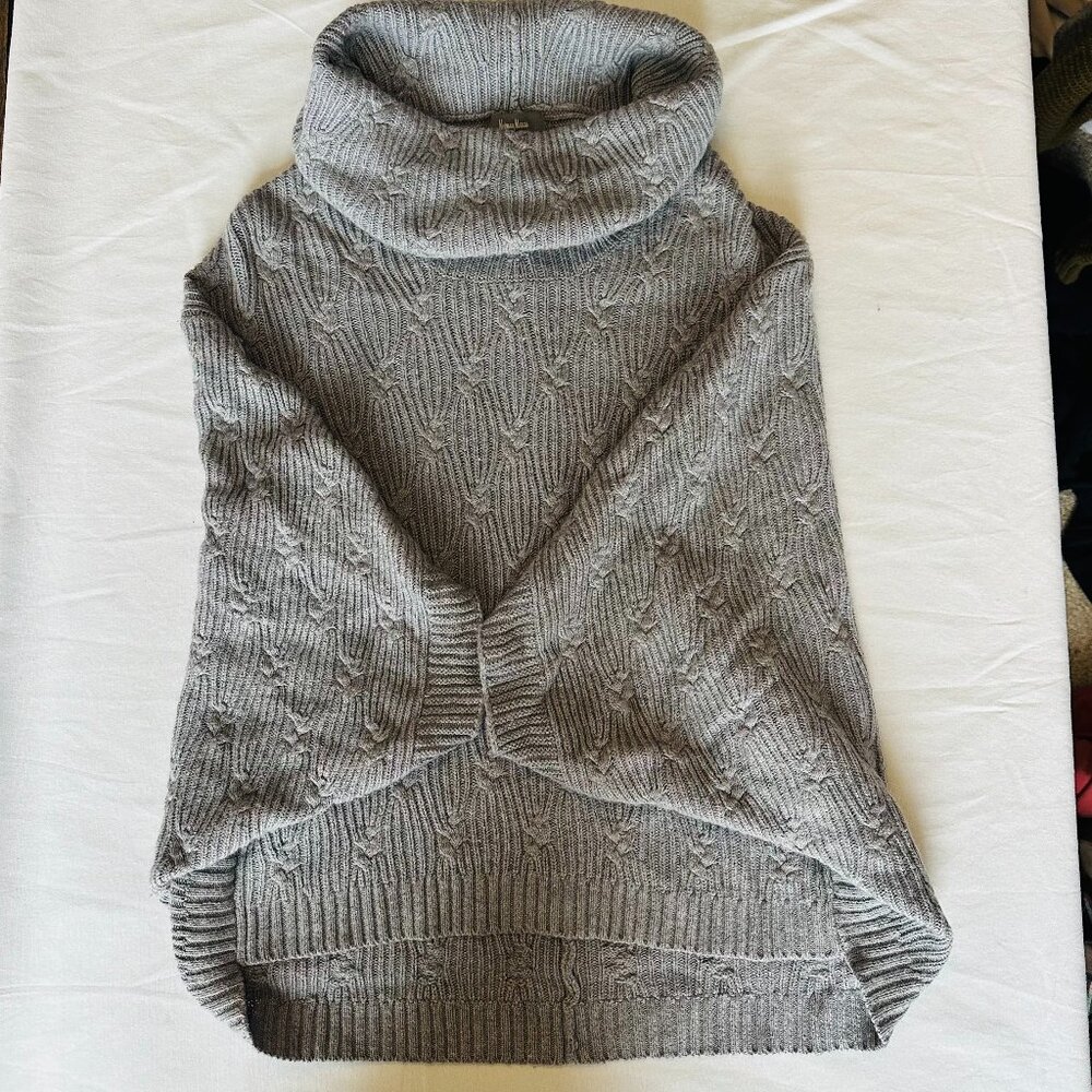 Neiman Marcus‎ Poncho Turtlneck Sweater Gray M Pre-Owned Excellent